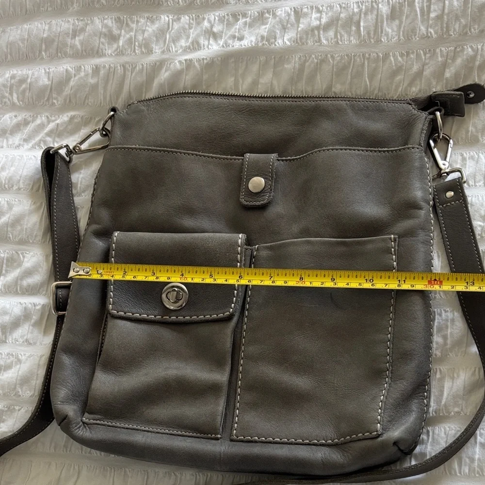 Roots Gray Crossbody Bag with Front Pockets - Picture 8 of 11